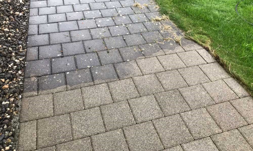 Reinigungsarbeiten Vorplatz